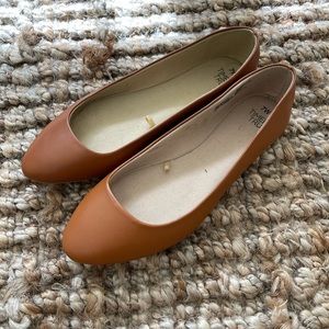 NWOT Time and tru ballet flats in size 7W. Brown.